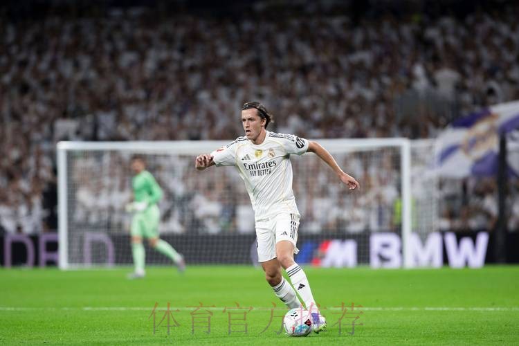 马卡:皇马目前平均年龄25岁 为球队本世纪最年轻 马卡:皇马目前平均年龄25岁 为球队本世纪最年轻