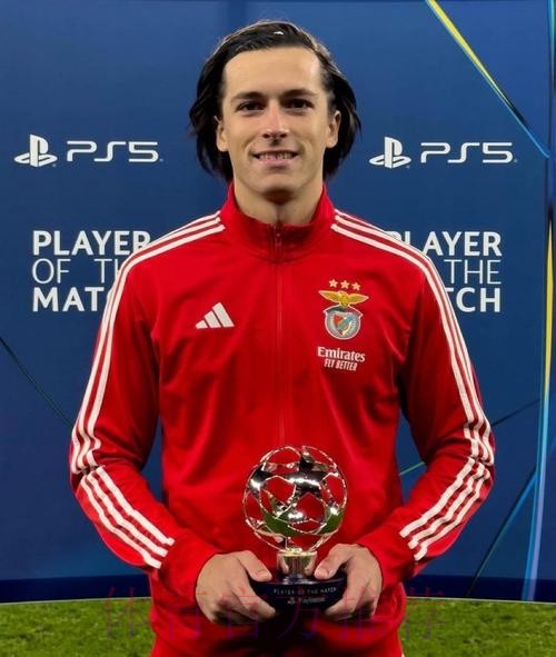 马卡:皇马目前平均年龄25岁 为球队本世纪最年轻 马卡:皇马目前平均年龄25岁 为球队本世纪最年轻